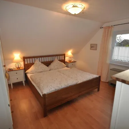 Nr 32 - Am Yachthafen Carolinensiel