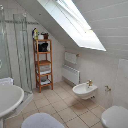 Nr 32 - Am Yachthafen *