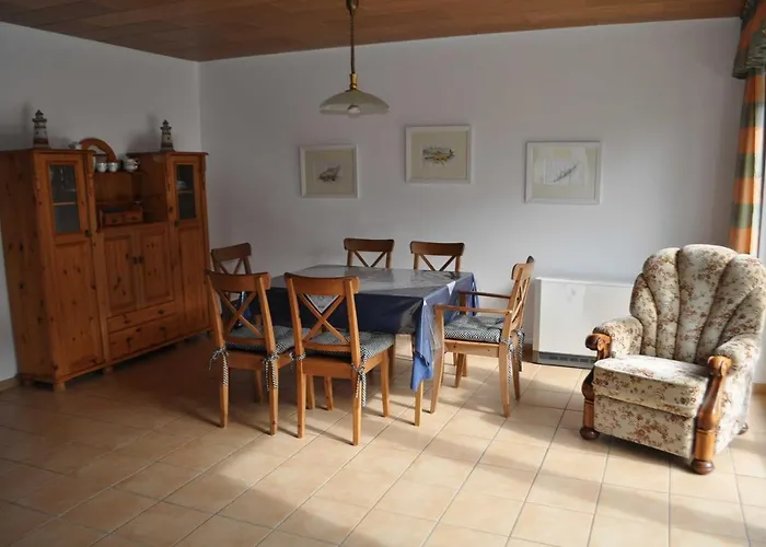 Nr 32 - Am Yachthafen